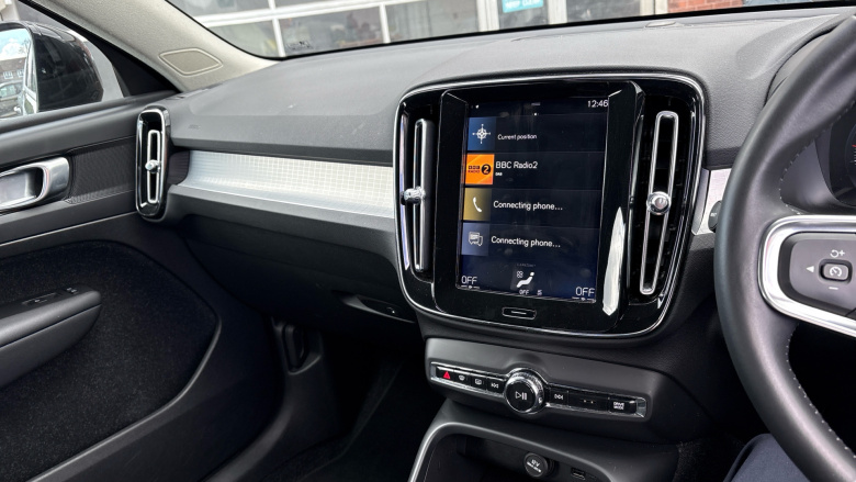 Volvo Xc40 2.0 T4 Momentum 5dr AWD Geartronic Petrol Estate